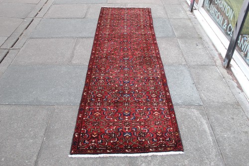 Tappeto lungo rosso lana
